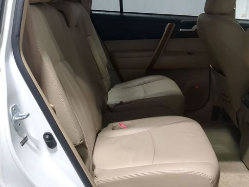 Used 2010 Toyota Highlander Limited image 32