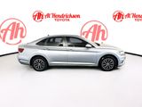 Used 2019 Volkswagen Jetta SE image 2