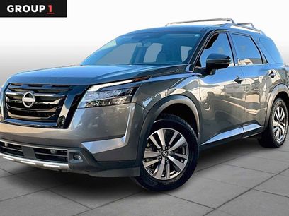 Used 2022 Nissan Pathfinder SL w/ Lighting Package (N92)