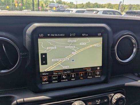 Used 2022 Jeep Wrangler Unlimited Sahara image 16