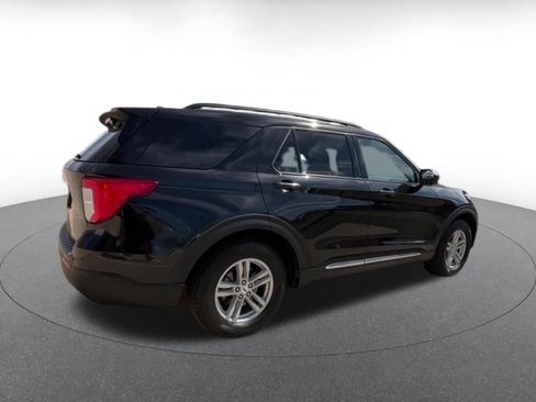 Used 2024 Ford Explorer XLT w/ Equipment Group 202A RWD image 15