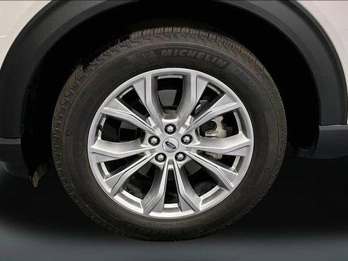 Used 2024 Ford Explorer XLT w/ Equipment Group 202A AWD/4WD image 32