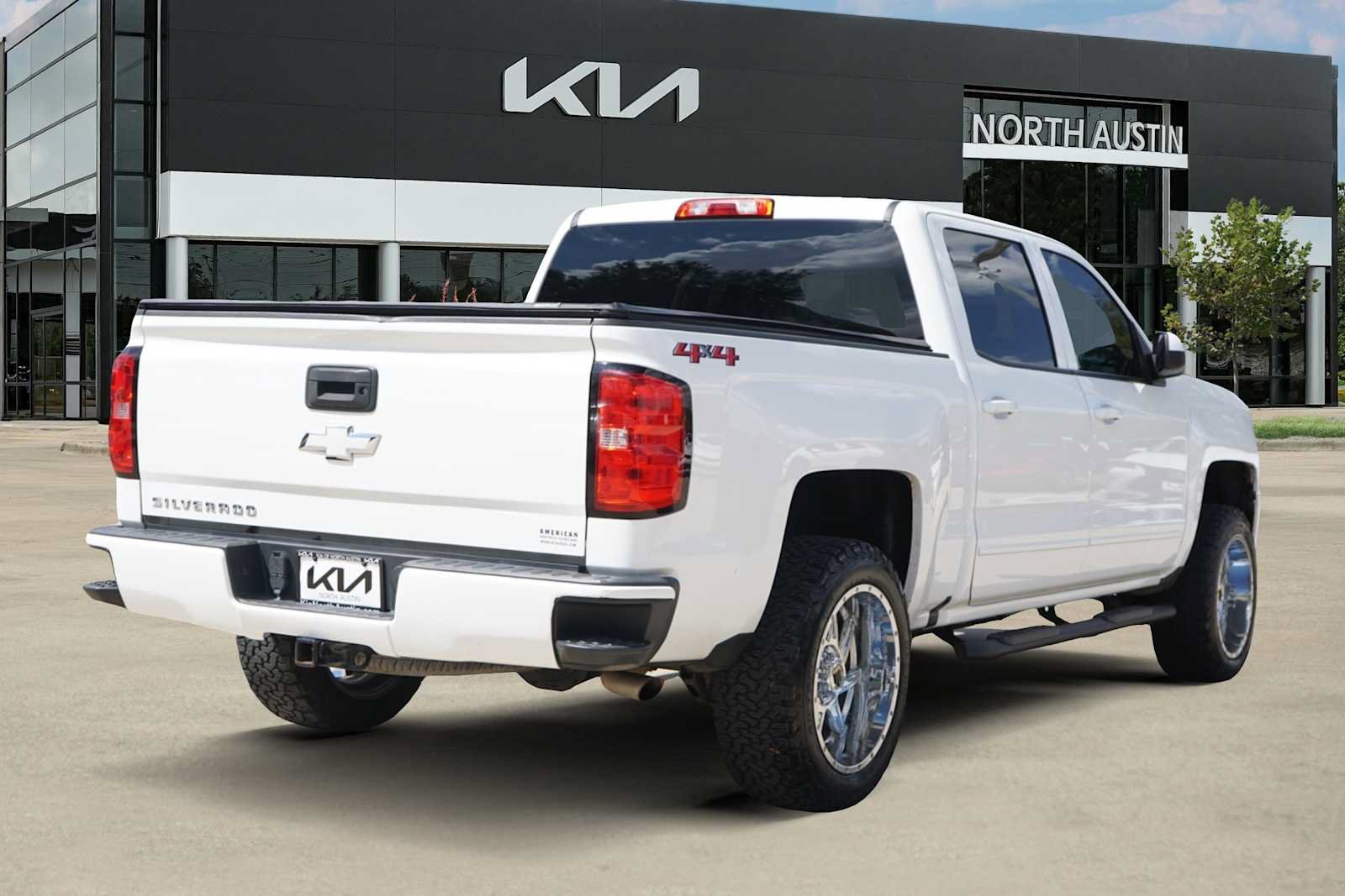 Used 2018 Chevrolet Silverado 1500 LT w/ Texas Edition AWD/4WD image 5