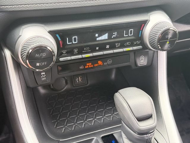 Used 2025 Toyota RAV4 XLE AWD/4WD image 24