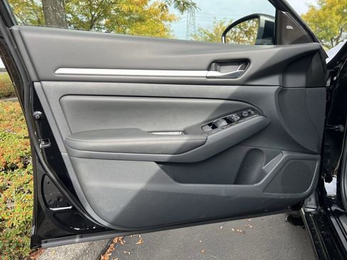 New 2025 Nissan Altima 2.5 SL image 11