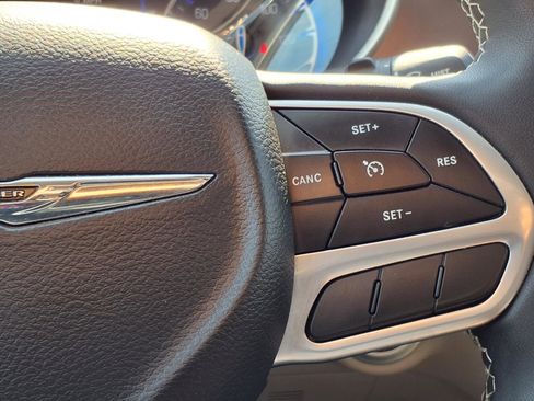 Used 2023 Chrysler Voyager LX FWD image 16