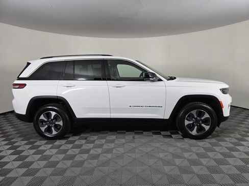 Used 2023 Jeep Grand Cherokee 4WD 4xe image 2