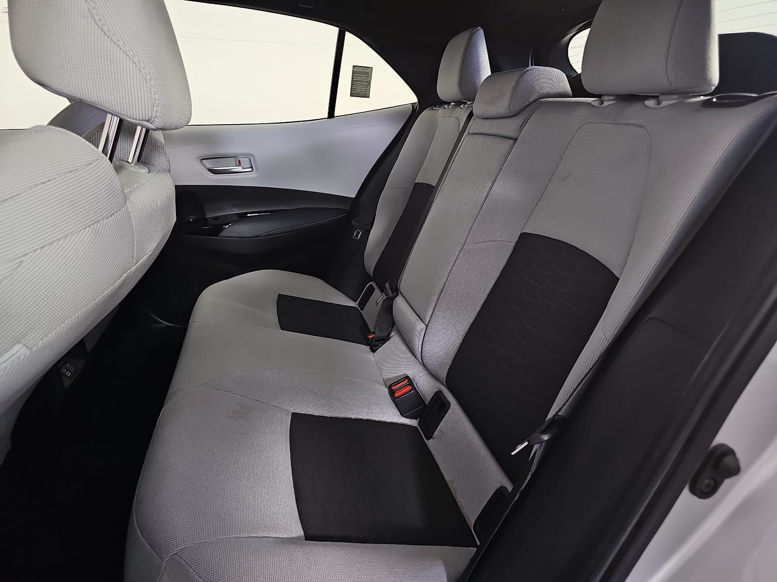 Used 2023 Toyota Corolla SE w/ SE Premium Package FWD image 11
