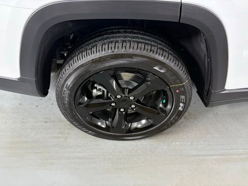 New 2025 Jeep Grand Cherokee L Altitude image 10