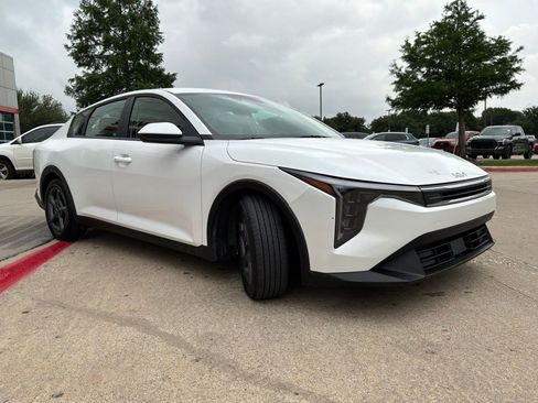 Used 2025 Kia K4 FWD image 4