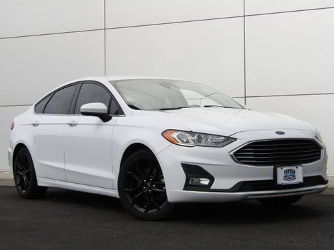 Certified 2019 Ford Fusion SE w/ Equipment Group 151A FWD image 1