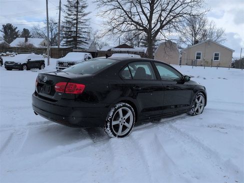 Used 2012 Volkswagen Jetta TDI w/ TDI Appearance Pkg image 4