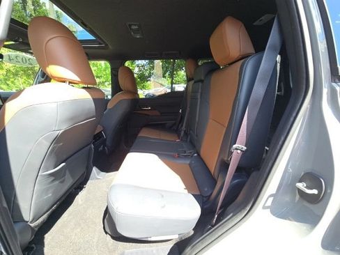 Used 2024 Lexus GX 550 w/ Cold Area Package AWD/4WD image 32