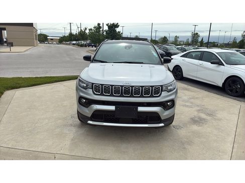 Used 2025 Jeep Compass Limited AWD/4WD image 8