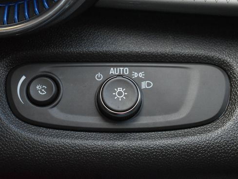 Used 2025 Chevrolet Trax LT w/ LT Convenience Package FWD image 18