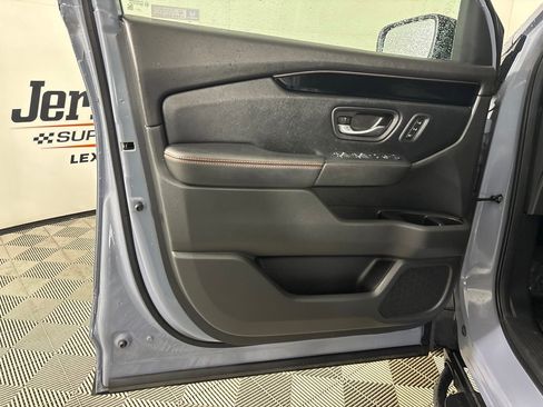 Used 2024 Honda Pilot TrailSport image 8