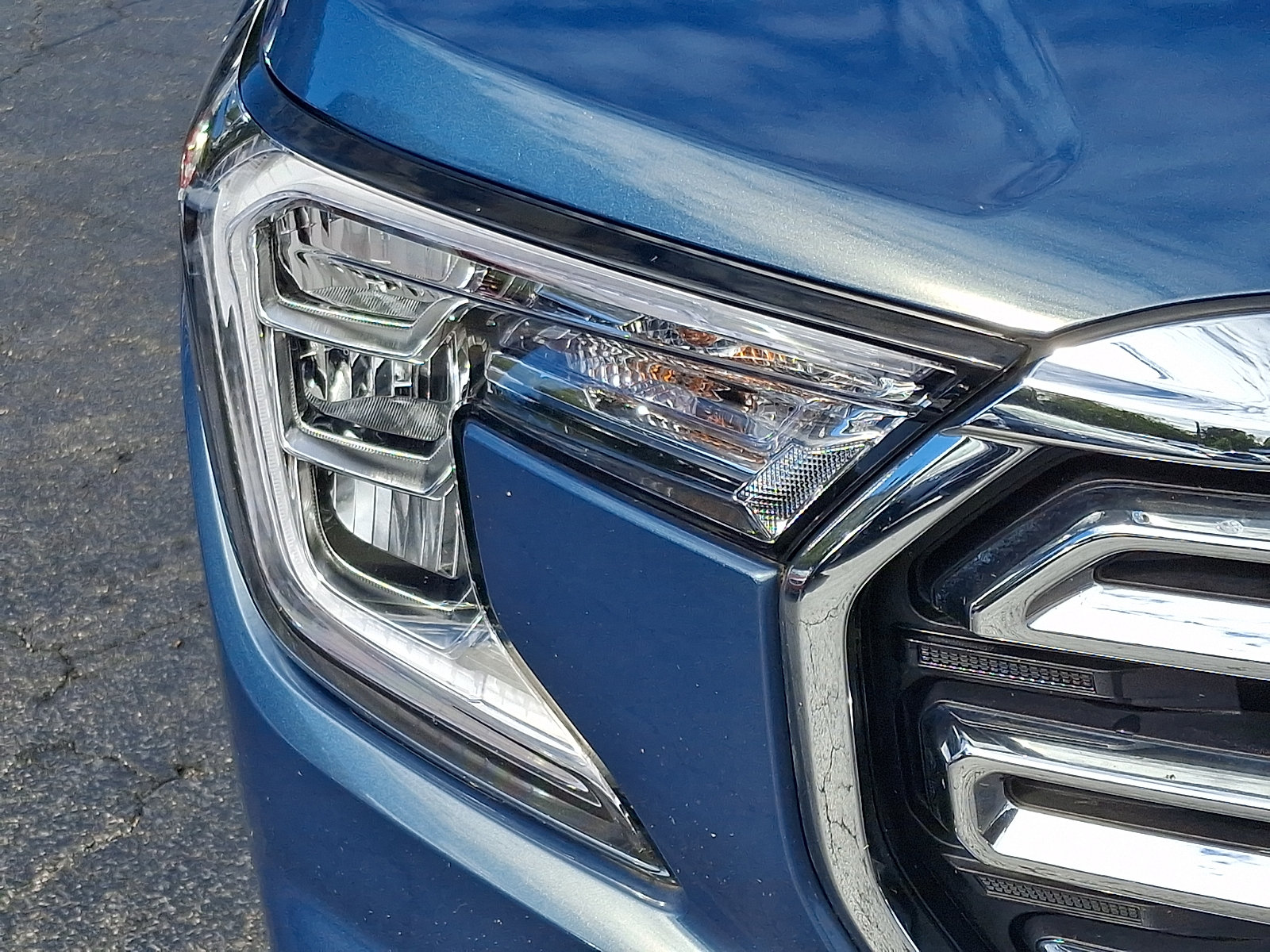 Used 2024 GMC Terrain SLT AWD/4WD image 9