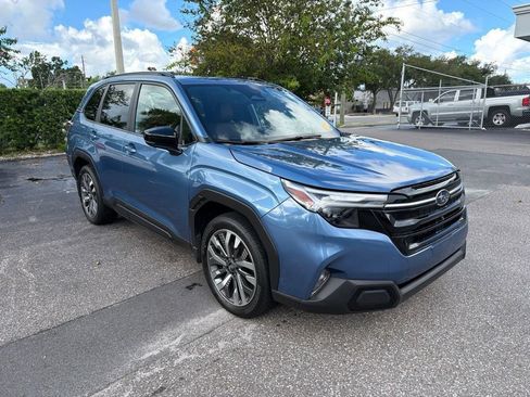 Used 2025 Subaru Forester Touring w/ Popular Package - Touring AWD/4WD image 3