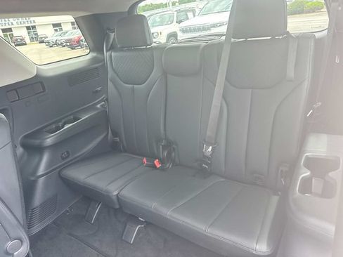 Used 2025 Hyundai Palisade SEL FWD image 17