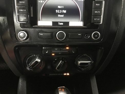 Used 2012 Volkswagen Jetta SEL image 28