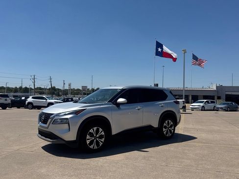Used 2023 Nissan Rogue SV FWD image 11