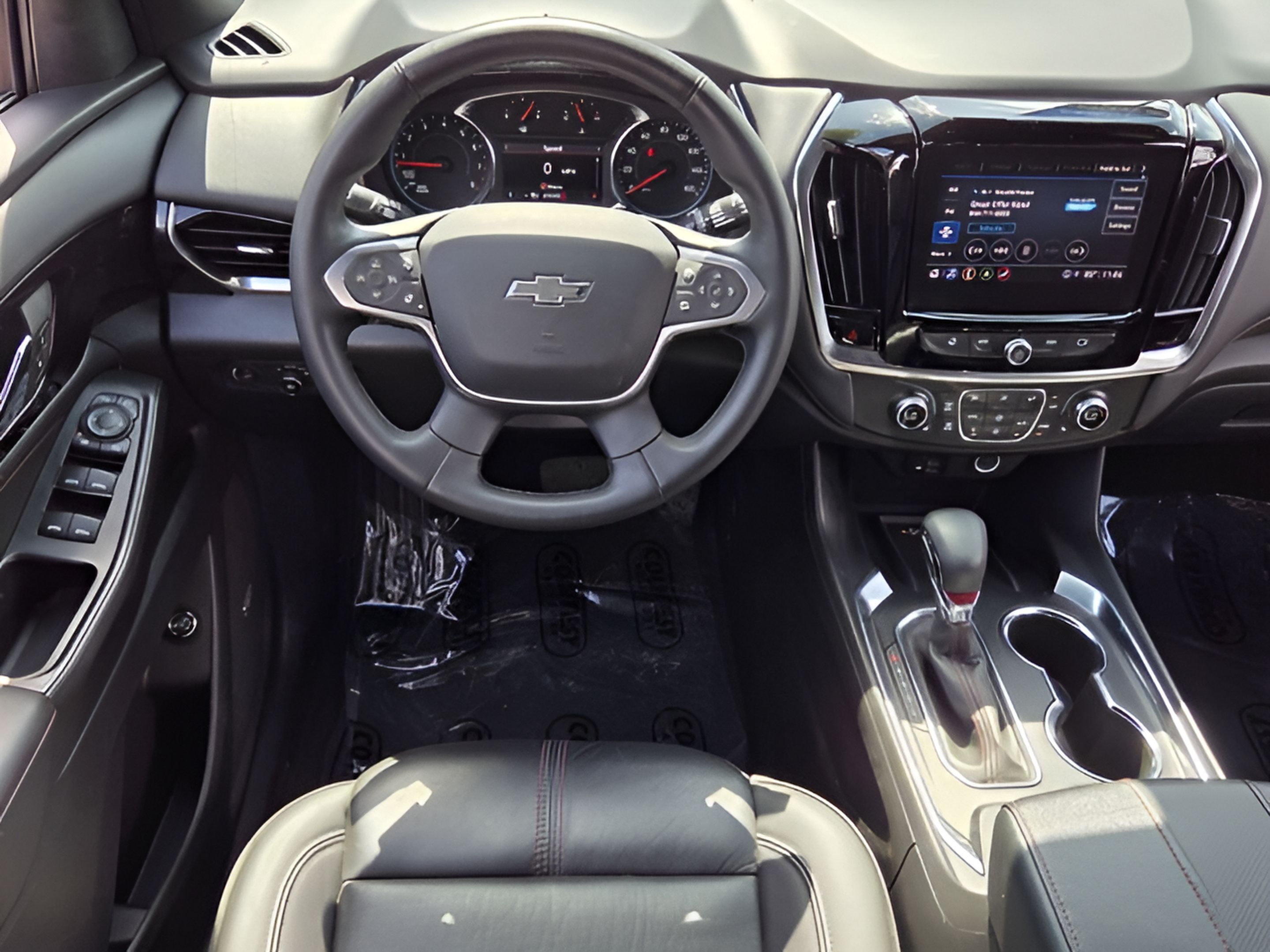 Used 2023 Chevrolet Traverse RS FWD image 11