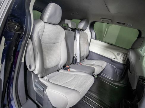 Used 2024 Toyota Sienna LE FWD image 12