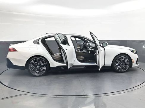 New 2027 BMW 550e xDrive AWD/4WD image 41