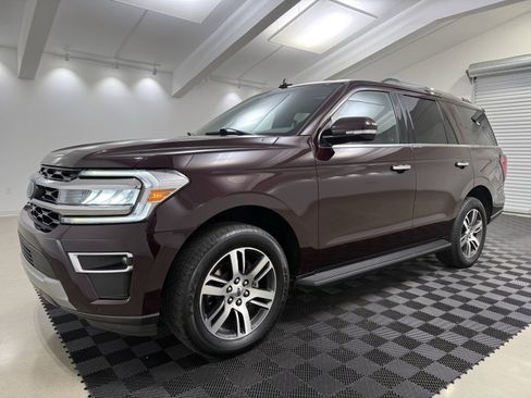 Used 2024 Ford Expedition Limited image 3