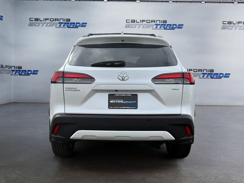 Used 2024 Toyota Corolla Cross XLE image 6