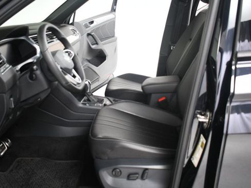 Used 2022 Volkswagen Tiguan SE R-Line image 28