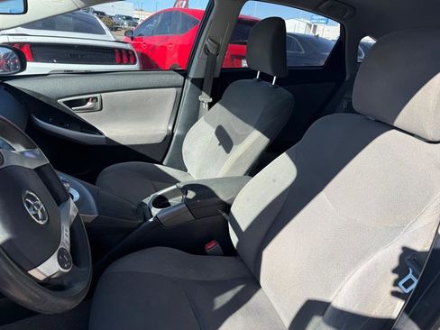 Used 2014 Toyota Prius Five image 9