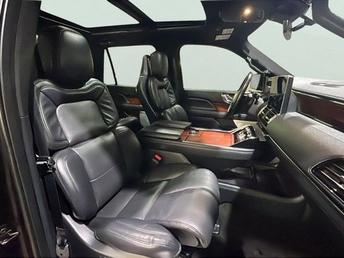 Used 2024 Lincoln Navigator Reserve image 24
