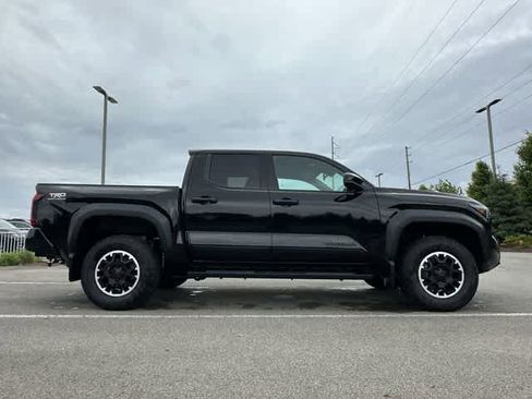 Used 2025 Toyota Tacoma TRD Off-Road AWD/4WD image 3
