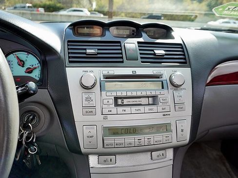 Used 2005 Toyota Solara SLE image 25