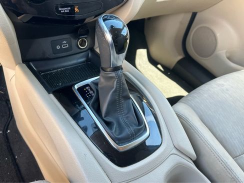 Used 2020 Nissan Rogue SV AWD/4WD image 14