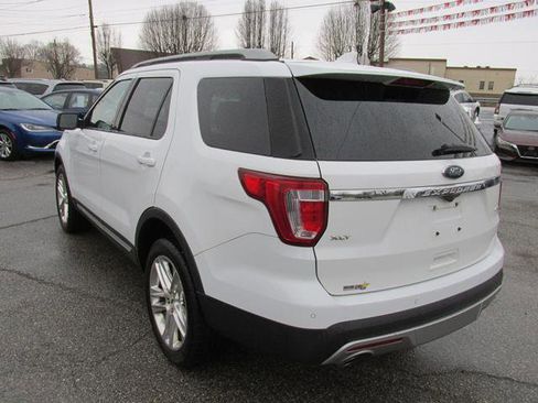 Used 2017 Ford Explorer XLT w/ Equipment Group 202A image 6