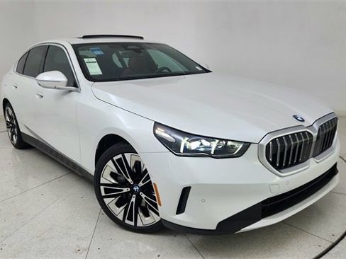 Used 2025 BMW 540i xDrive image 1