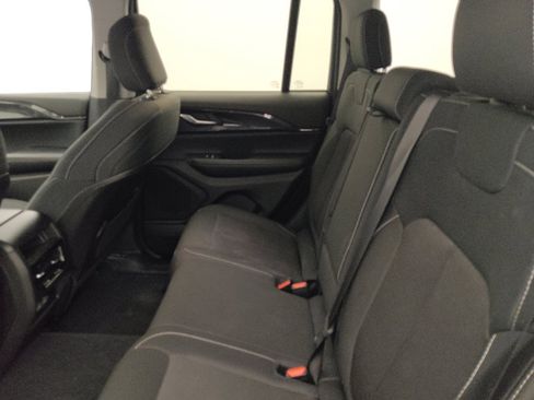 Used 2023 Jeep Grand Cherokee Laredo RWD image 18