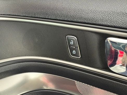 Used 2018 Ford Explorer XLT w/ Equipment Group 201A image 32