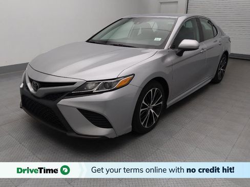 Used 2020 Toyota Camry SE FWD image 1