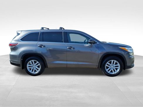 Used 2014 Toyota Highlander LE AWD/4WD image 27