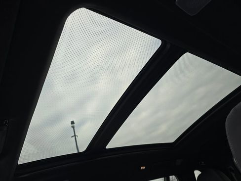 Used 2025 BMW X7 M60i image 3