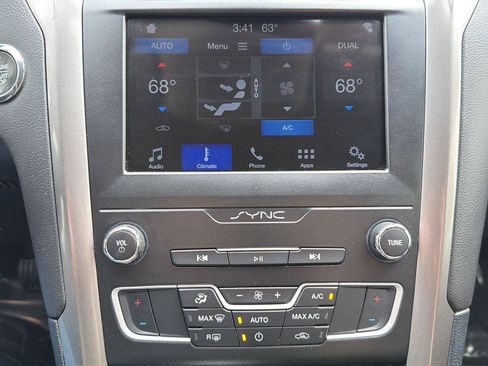 Used 2019 Ford Fusion SE FWD image 28