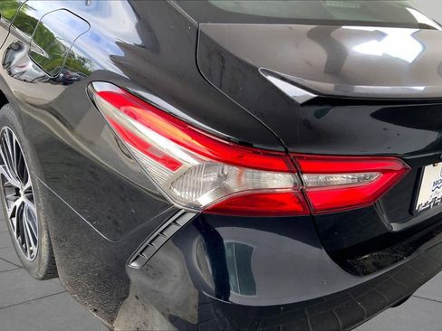 Used 2018 Toyota Camry SE w/ Moonroof Package FWD image 27