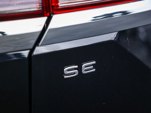 New 2026 Volkswagen Atlas SE image 10