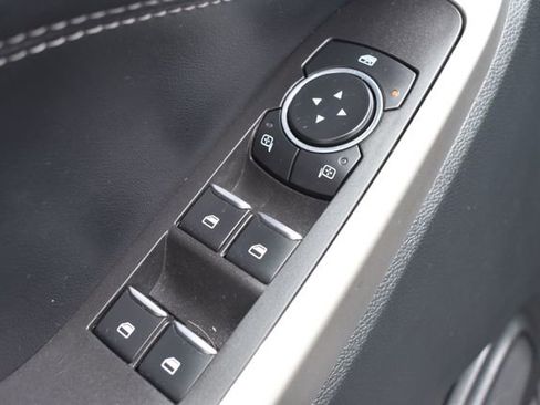 Used 2023 Ford Explorer XLT image 15