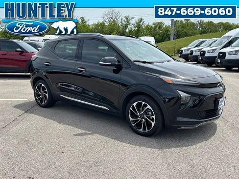 Used 2023 Chevrolet Bolt EUV Premier w/ Sun & Sound Package FWD image 2