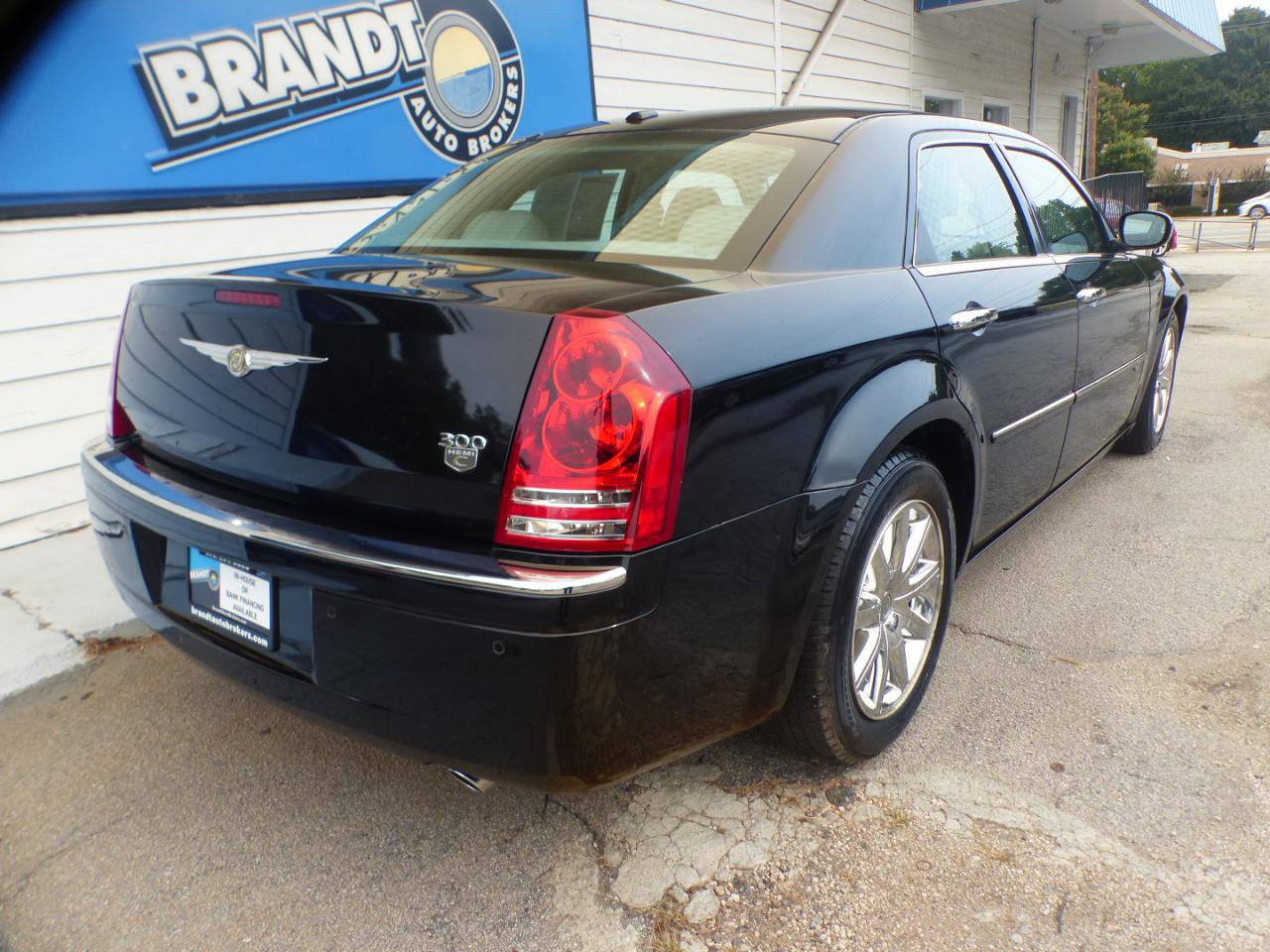 Used 2009 Chrysler 300 C w/ Protection Group II RWD image 5