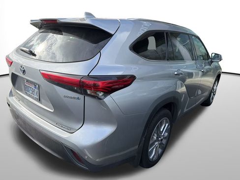 Used 2020 Toyota Highlander Limited image 11